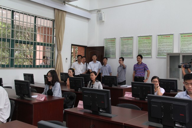 “国家级实验教学示范中心”挂牌仪式顺利举行