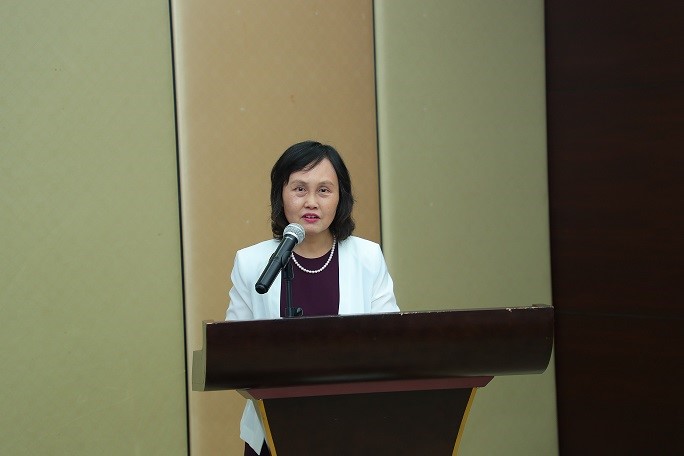 304永利集团法学院院长黄瑶教授主持开幕式